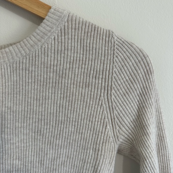 American Eagle fitted ribbed sweater with open back detail S - Picture 3 of 4